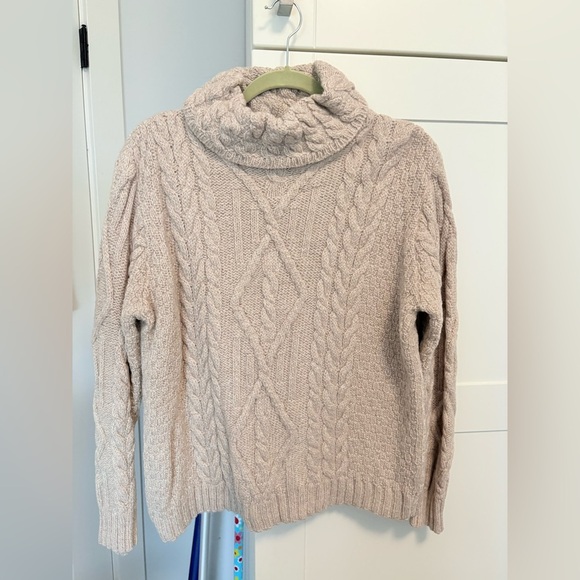 Elegant Cable Knit Turtleneck Sweater - Beige - Picture 1 of 2